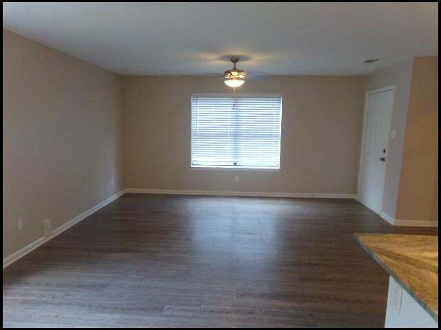 Building Photo - 525 S Oak St