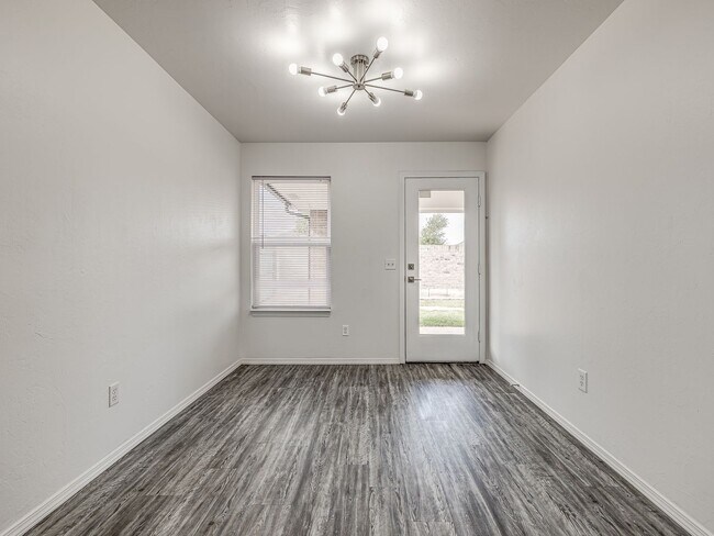 Building Photo - Beautiful remodeled home in Edmond + 4 bedrooms + 2 bathrooms + Valencia Neighborhood