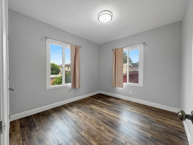 Building Photo - 3BR Craftsman-Style HOUSE for Rent | Priva...