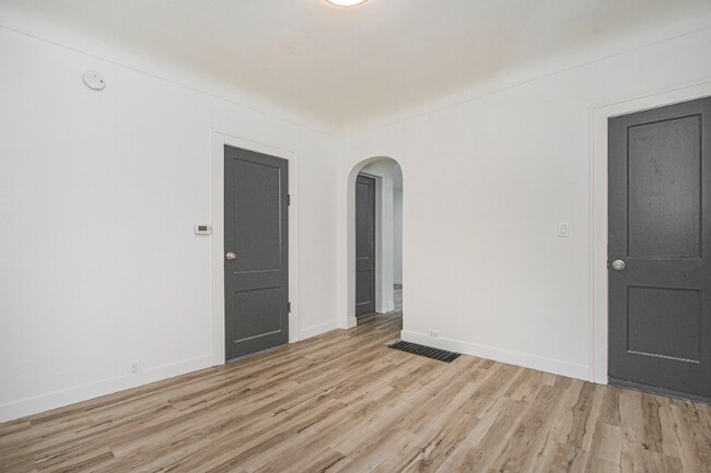 Building Photo - 1036 Park St SW