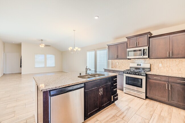 Building Photo - 1040 Indigo Sky St