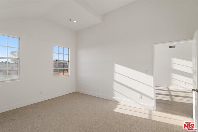 Building Photo - 1225 Armacost Ave