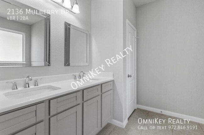 Building Photo - 2136 Mulberry Dr