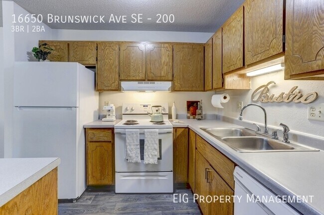 Building Photo - 16650 Brunswick Ave SE