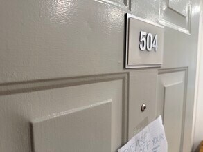 Building Photo - 829-833 Beacon Unit 504