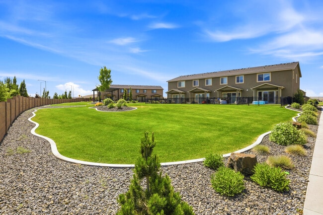 Building Photo - West Vine Townhomes