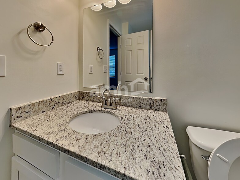 Building Photo - 10718 Anna Ln