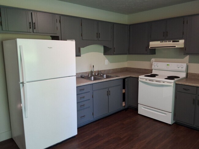 Building Photo - Cozy 3 Bed, 1 Bath House Fenced in yard, M...
