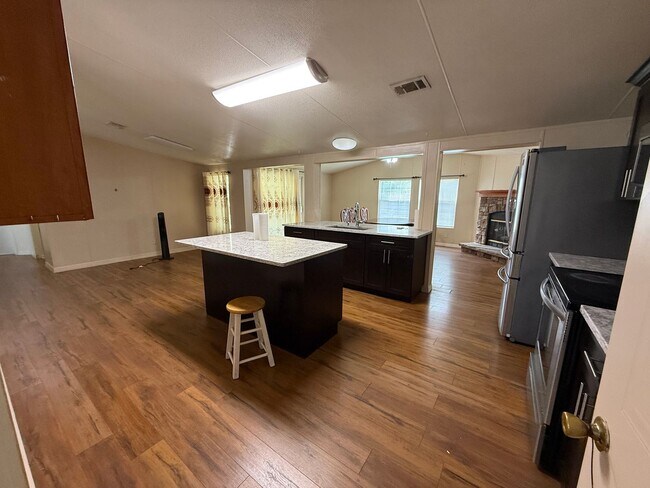 Building Photo - MOVE IN READY 4 Bed 2 Bath on 1 ACRE