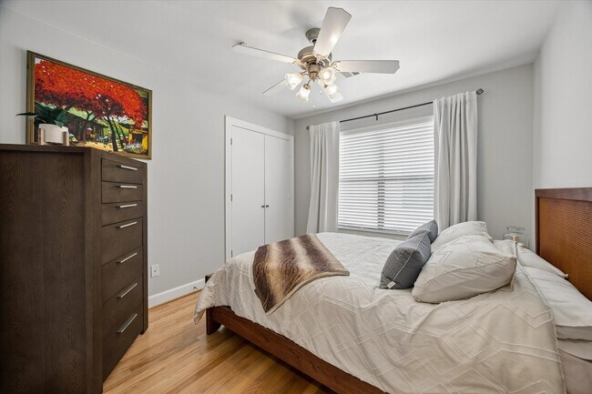 Building Photo - 8715 Meadowcroft Dr