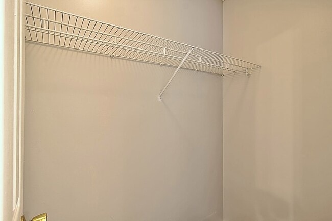 Building Photo - 210 Easy St