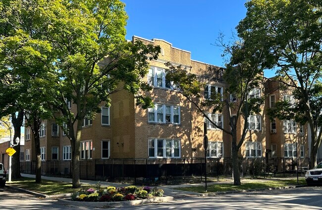 Primary Photo - 3750 W Giddings St