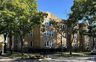 Building Photo - 3750 W Giddings St
