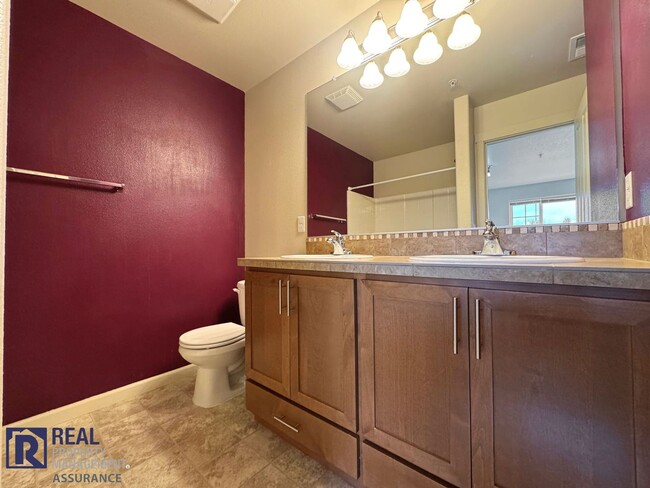 Building Photo - 10733 NE Gateway Pl