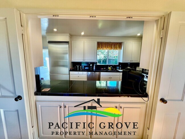 Building Photo - Lovely Ocean View Home Available NOW!