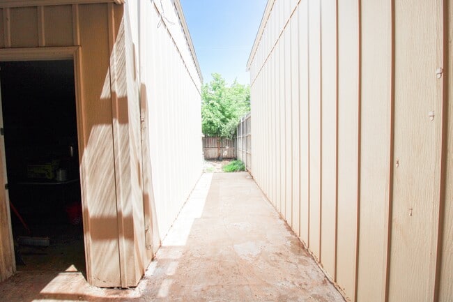 Building Photo - 6108 Belpree Rd