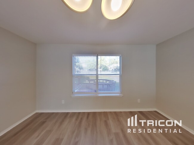 Building Photo - 10411 Trotters Bay