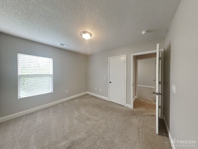 Building Photo - 4744 Abercromby St