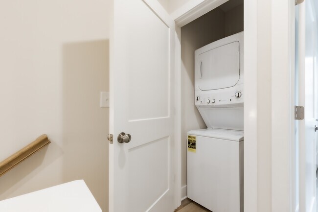 Building Photo - 84 Adore Ct SE