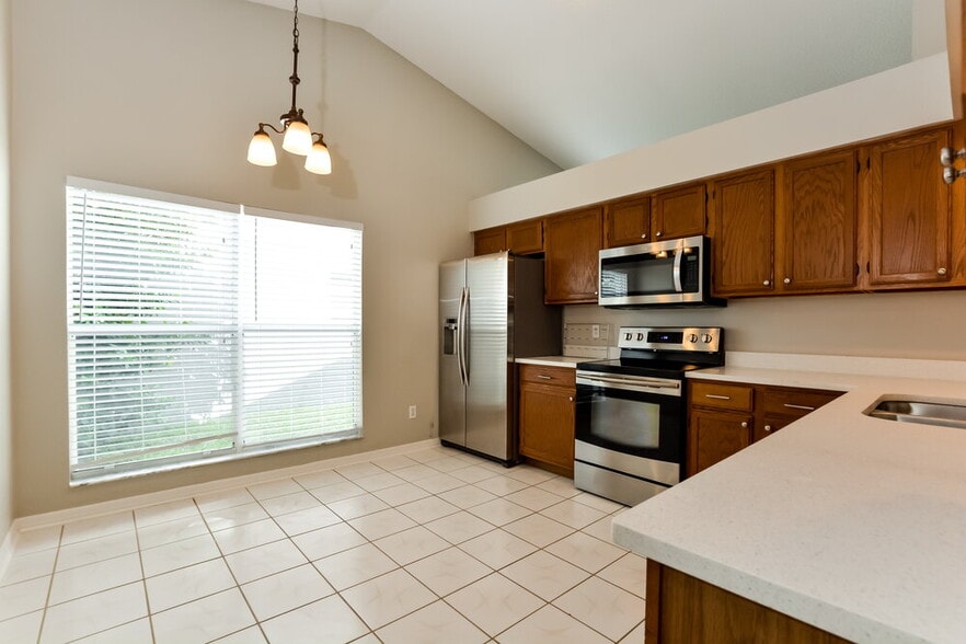 Building Photo - 622 Queensbridge Dr