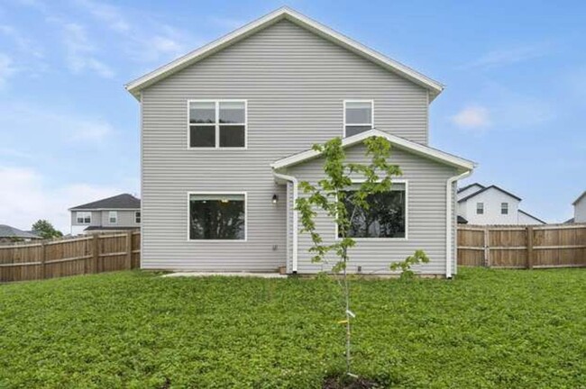 Building Photo - Beautiful 4 Bedroom | 3 Bathroom | 2 Car G...