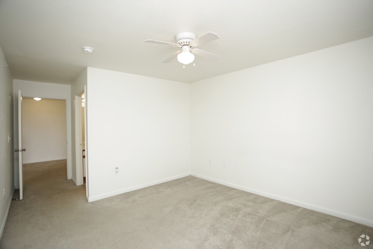 North Oak Crossing Apartments Kansas City