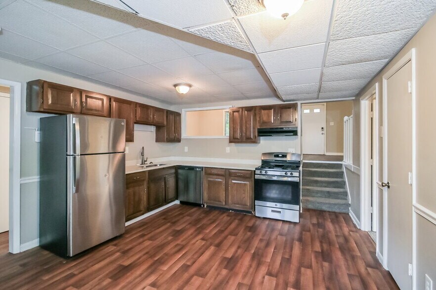 Building Photo - 2112 Golfview Dr SE