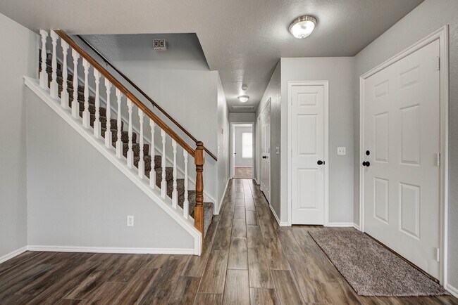Building Photo - 917 Rambling Oaks Dr