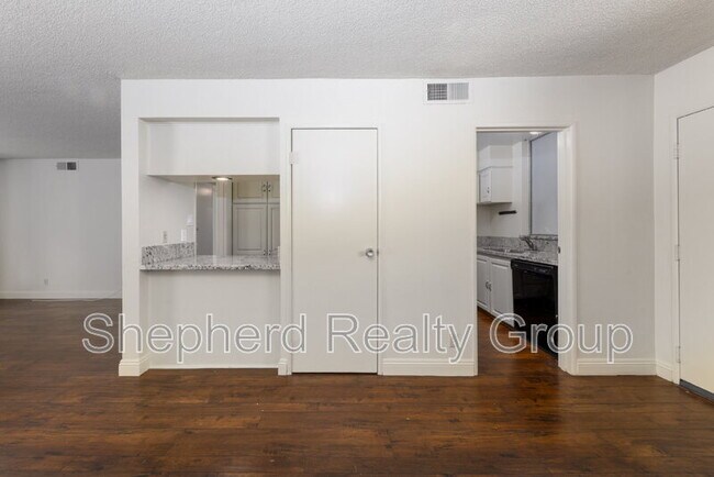 Building Photo - 6979 Palm Ct