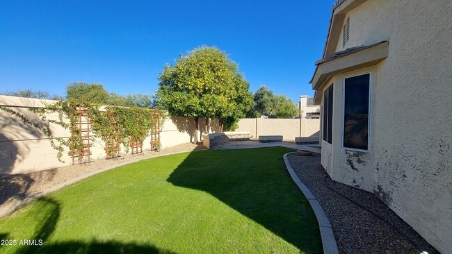 Building Photo - 740 N Nantucket St