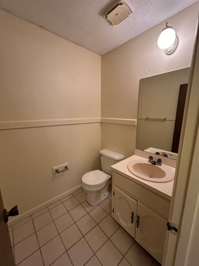 Building Photo - Anthony Circle Townhomes, Enterprise, AL