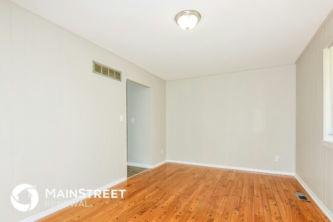 Building Photo - 6867 Thurston Ave