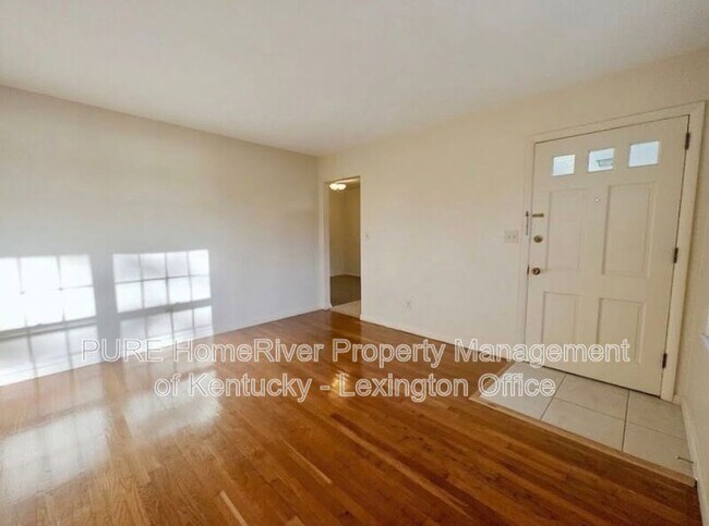 Building Photo - 2037 Garden Springs Dr