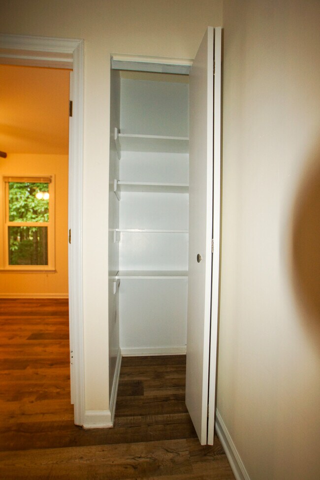 Building Photo - 102 Weatherstone Dr