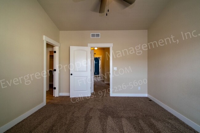 Building Photo - 5020 Cinquefoil Ln