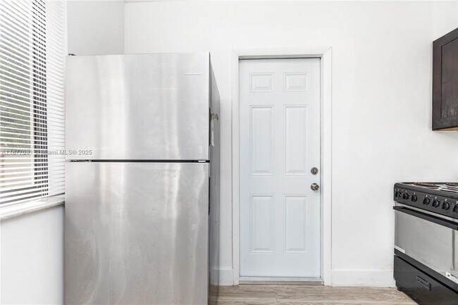 Building Photo - 1035 SW 4th St