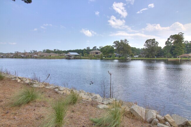 Building Photo - 682 Riverwalk Dr