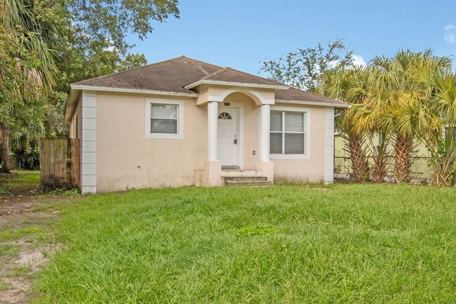 Building Photo - Move in Ready! Modern 3-Bedroom 2-bath Hom...