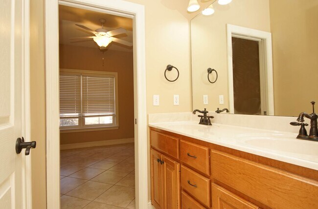 Building Photo - Swift Creek