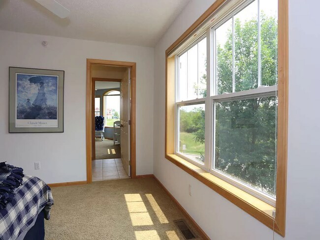 Building Photo - 9640 Independence Cir