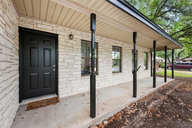 Building Photo - 2306 Alimony Cove