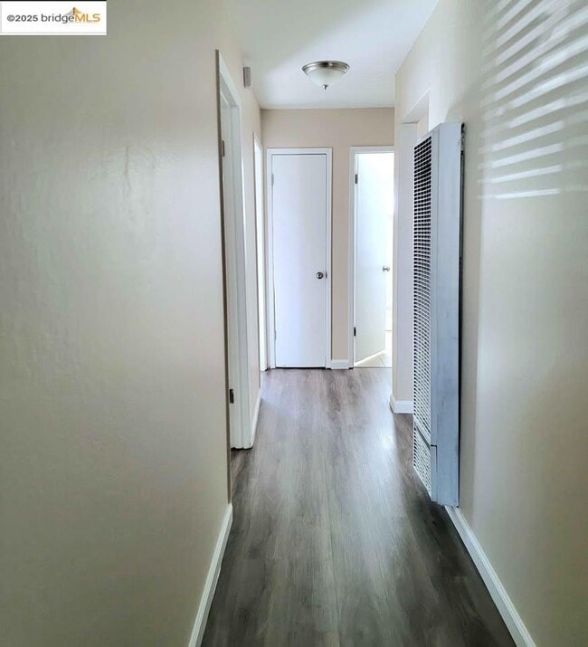 Building Photo - 305 W 13th St
