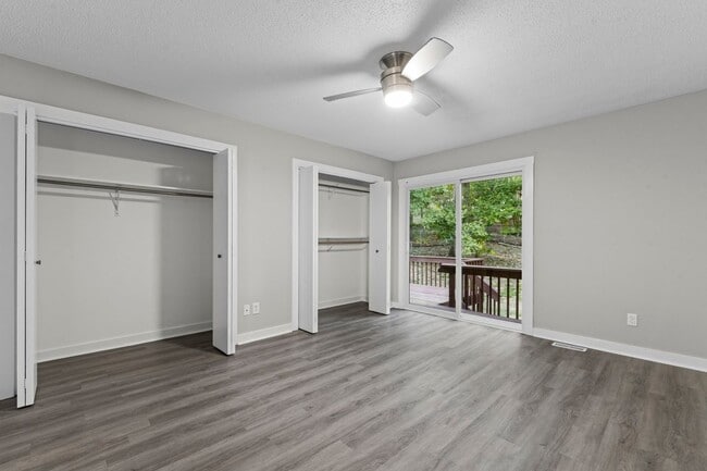 Building Photo - Newly Updated 2 Bedroom, 2 Bath Duplex nea...