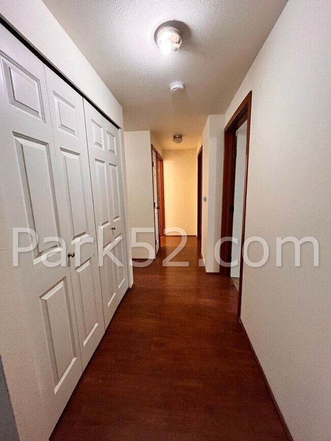 Building Photo - 2 Bedroom Ground Floor Apartment With Backyard