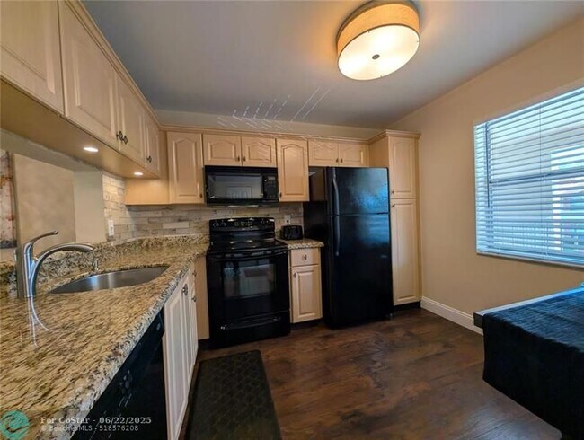 Building Photo - 3081 Holiday Springs Blvd