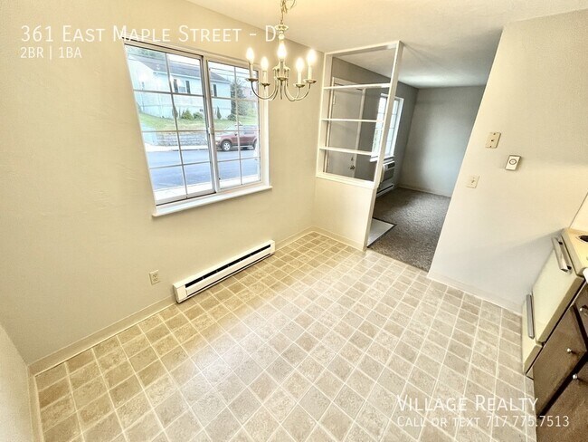 Building Photo - 361 E Maple St