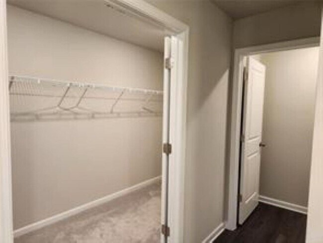 Building Photo - 25 Blue River Ct