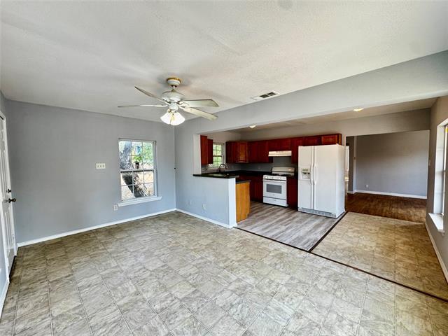 Building Photo - 1415 Abelia St