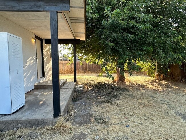 Building Photo - 132 W Deltha Ave