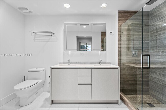 Building Photo - 1010 Brickell Ave